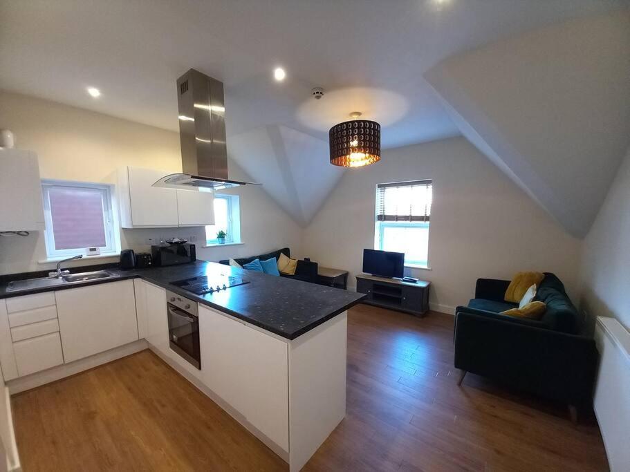 Roomy Penthouse 2 Double Bed Apartment - Spacious - Central Beeston - Free Secure Parking - Nottingham Exteriér fotografie
